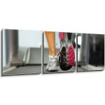 Obraz s hodinami 3D třídílný - 150 x 50 cm - Running on treadmill Běh na běžícím pásu – Sleviste.cz