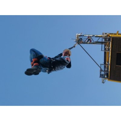 Bungee jumping z televizní věže POČET OSOB: 1 SPECIFIKACE: Seskok z televizní věže – Hledejceny.cz