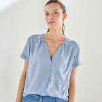 Jednobarevná halenka s krátkými rukávy na knoflíčky modrošedá – Zboží Mobilmania