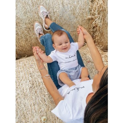 Černá na bílé Bodyčko MÁMA, středobod mého vesmíru krátký rukáv – Hledejceny.cz