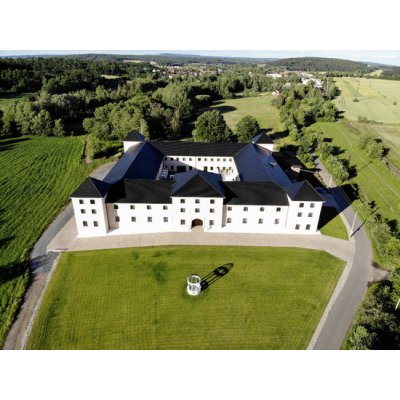 Dámská jízda na zámku Šanov s wellness a neomezenou konzumací vína i prosecca – Hledejceny.cz