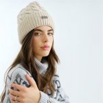 Čepice s bambulí HVP Claire AW 25/26 krémová – Zboží Mobilmania