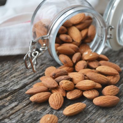 IBK Trade Mandle jádra neloupaná natural 500 g a 1 kg Hmotnost: 500 g – Sleviste.cz