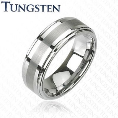 Šperky eshop prsten z wolframu v tmavě šedém lesklém odstínu broušený středový pás v11.02 – Zboží Mobilmania