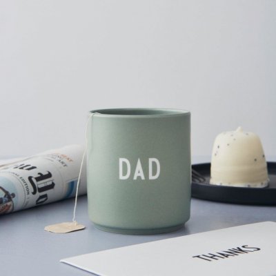 DESIGN LETTERS Porcelánový hrnek Dad Love zelená barva šedá barva porcelán 300 ml