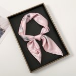 Hedvábný šátek něžné magnolie – Sleviste.cz