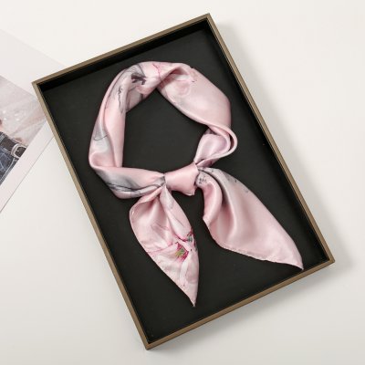 Hedvábný šátek něžné magnolie – Sleviste.cz