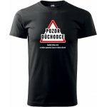 Tričko Tričko POZOR důchodce, hodně toho vím.. potisk: bílo Červená černá – Sleviste.cz