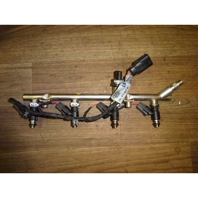 vstřikovací lišta - rampa se vstřiky AUDI A4 8W0 2,0 TFSi 06L133313 06L906039A | Zboží Auto