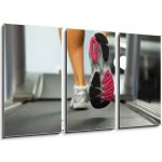 Obraz 3D třídílný - 90 x 50 cm - Running on treadmill Běh na běžícím pásu – Sleviste.cz