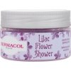 Kosmetická sada Dermacol Lilac Flower tělový peeling Lilac Flower Shower 200 g + krém na ruce Lilac Flower Care 30 ml + dekorativní vonná svíčka 130 g + plechová krabička dárková sada