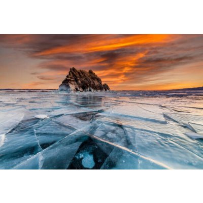 Umělecká fotografie Sunset on Lake Baikal in winter near Elenka island, Anton Petrus, (40 x 26.7 cm) – Zboží Mobilmania