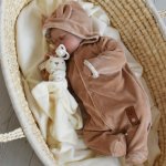 Baby Nellys Dvouvrstvý velurový overal s kapucí New Bunny hnědý – Hledejceny.cz