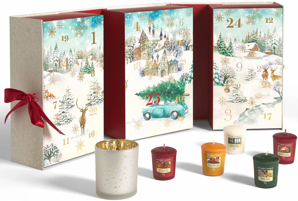 Yankee Candle adventní kalendář 12 ks svíčky 12 ks čajové svíčky a 1 ks  svícen od 2 199 Kč - Heureka.cz