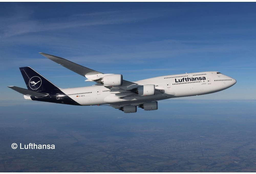 Revell plastikový model letadla Boeing 747-8 Lufthansa New Livery 03891 1:144