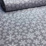 Vánoční bavlněná látka, metráž, šíře 160 cm, Sněhové vločky Bílé na Šedém – Zboží Dáma Vánoční bavlněná látka, metráž, šíře 160 cm, Sněhové vločky Bílé na Šedém – Zboží Dáma