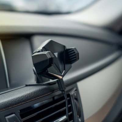 Univerzální držák telefonu do auta s bezdrátovým nabíjením, NEOLINE Qi C4 – Zboží Mobilmania