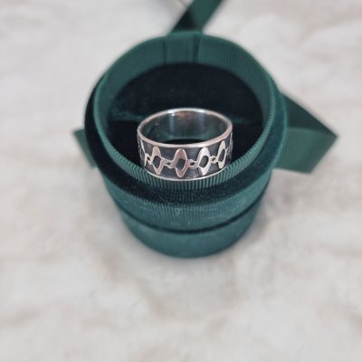 Aranys stříbrný prsten s patinou 02450