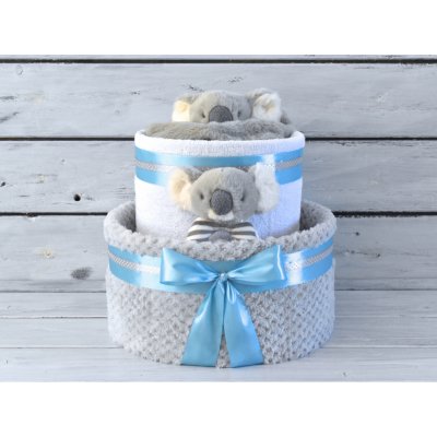 dortNEdort Dvoupatrový plenkový dort zdobený dvěma koalami Miminko se narodilo a jsou mu 3 měsíce Barva dortuNEdortu nebo vzor deky: modrý mašle pro chlapečka – Zboží Dáma