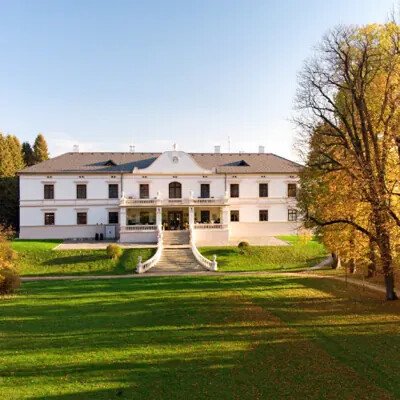 Romantická noc s tříchodovou večeří na zámku Wichterle – Hledejceny.cz
