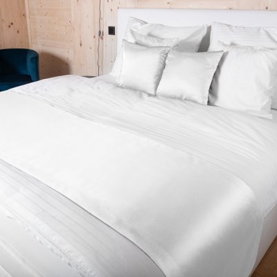 Biante Saténový přehoz/běhoun na postel Satén LUX-040 Bílý 60x300 cm – Sleviste.cz