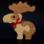 Amadea dřevěné puzzle sob masivní dřevo dvou druhů dřevin 16 cm – Sleviste.cz