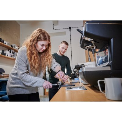 Čerstvý Boby Základní školení přípravy espressa a techniky latte art Termín: 24.4.2024 / 17:00 - 20:30 – Zboží Mobilmania