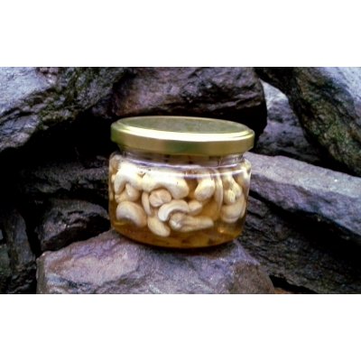 Včelařství Thomayer Kešu v medu 250 g – Zboží Dáma