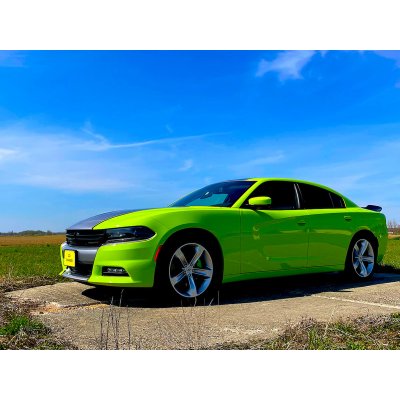 Jízda v Dodge Charger na letištní dráze pro teenagery – Sleviste.cz