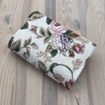 Obal na knihu Květy v béžové S – Zboží Dáma