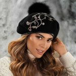 Krumlovanka dámská vlněná čepice s bambulí W-0581/018 černá – Zboží Mobilmania