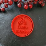 Vykrajovátko s razítkem Kruh s cesmínou VESELÉ VÁNOCE | Vánoční vykrajovátka | Vykrajovátko s přáním – Hledejceny.cz