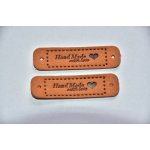 Koženkový štítek Hand made with love 5,5 x 1,5cm hnědý – Hledejceny.cz