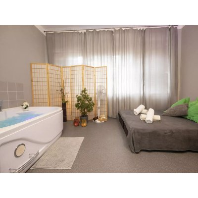 Privátní wellness pro 2 v Praze: Vířivka + infrasauna – Zboží Dáma