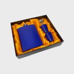 Dárková sada Nerezová placatka modrá + 2 panáky s vlastním textem nebo logem 53563 – Zboží Dáma