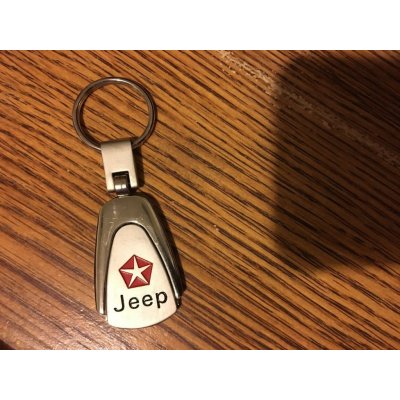 Přívěsek na klíče Jeep red