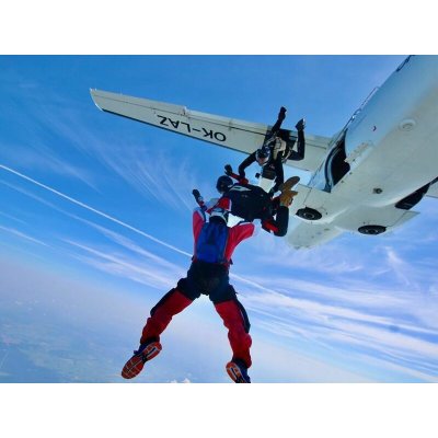 Výcvik volných pádů ze 4 000 m – Hledejceny.cz