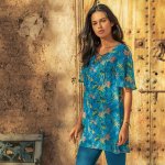 Voálová tunika se šněrováním ve výstřihu a potiskem tyrkysová – Sleviste.cz