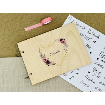 Svatební kniha na fotky Srdce s květy Formát: A4 (899 Kč), Nápis: Naše svatba, Barva listů: Černá – Hledejceny.cz