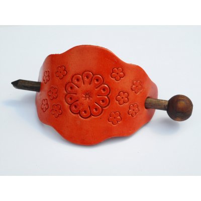 Kožená spona do vlasů s dřevěnou jehlicí č.1 Oranžová – Hledejceny.cz