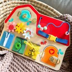 Tooky Toys Activity Board Domeček 8v1 – Zboží Mobilmania