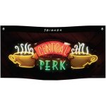 CurePink: | Vlajka - banner na zeď Friends|Přátelé: Central Perk (95 x 47 cm) černý látka [348679] – Hledejceny.cz