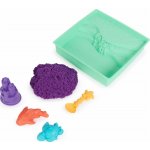 Spin Master Kinetic sand Fialový 450g tekutý písek s podložkou a nástroji – Sleviste.cz