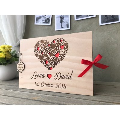 Black M Design – Black M Design DŘEVĚNÁ SVATEBNÍ KNIHA HOSTŮ - SRDCE Barva vnitřního papíru: ČERNÁ, Barva srdíček: Růžová – Zboží Dáma Black M Design – Black M Design DŘEVĚNÁ SVATEBNÍ KNIHA HOSTŮ - SRDCE Barva vnitřního papíru: ČERNÁ, Barva srdíček: Růžová – Zboží Dáma