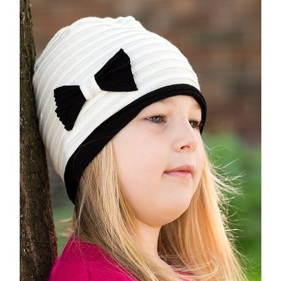 Hugo jarní podzimní dívčí úpletová čepice s lemem a mašličkou smetana černá – Zboží Mobilmania