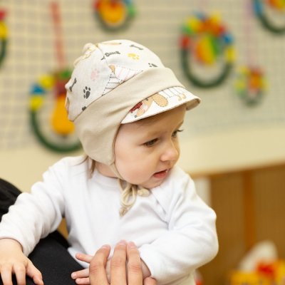 Dětská čepice s kšiltem na zavázky potisk pejsek tyrkys – Zboží Mobilmania