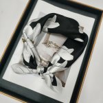 Hedvábný šátek bílé květy ve tmě – Zbozi.Blesk.cz