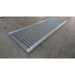 Schodišťový stupeň z tahokovu 45x13,4x5 mm, tl. 2,5 mm, 800x300x40 mm, žárový zinek – Zboží Mobilmania