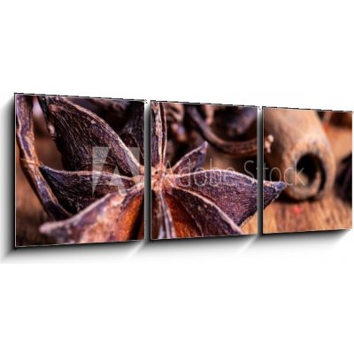 Obraz 3D třídílný - 150 x 50 cm - close up of star anise on wooden plank, slective focus zblízka badyánu na dřevěné prkno, slective zaměření – Zbozi.Blesk.cz