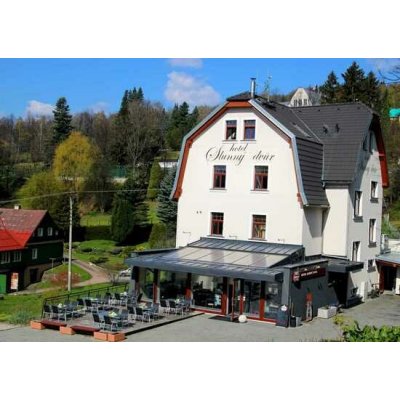 Dokonalý pobyt s wellness, polopenzí a degustací rumů v hotelu Slunný dvůr pro 2 osoby na 2 noci – Hledejceny.cz